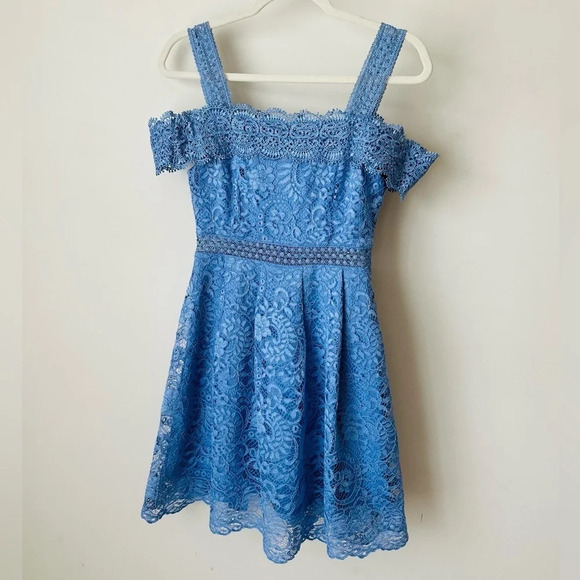 Francesca’s Off the Shoulder Lace Dress - NWT - Size XS - Picture 2 of 13